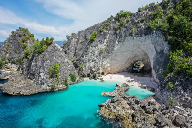 Keindahan Pantai Tanjung Gundul Di Banggai Laut