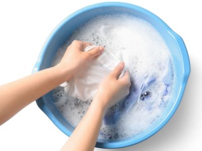 Tips Mencuci Pakaian Sesuai Jenis Bahannya