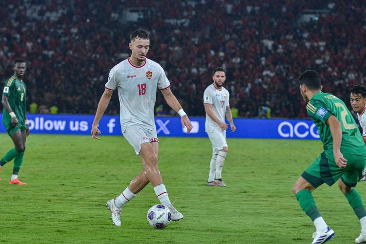 Ivar Jenner Cetak Gol Jarak Jauh