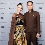 Batik Go International! Intip 5 Detail Gaya Cinta Laura Di Sundance