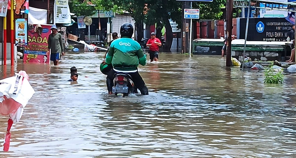 Bebek Vs Matik: Siapa Paling Tangguh Terjang Banjir?