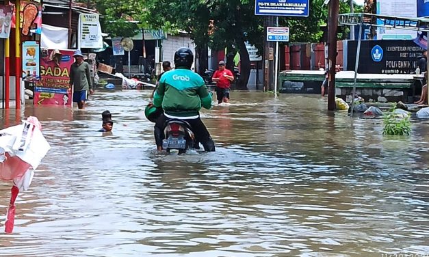 Bebek Vs Matik: Siapa Paling Tangguh Terjang Banjir?
