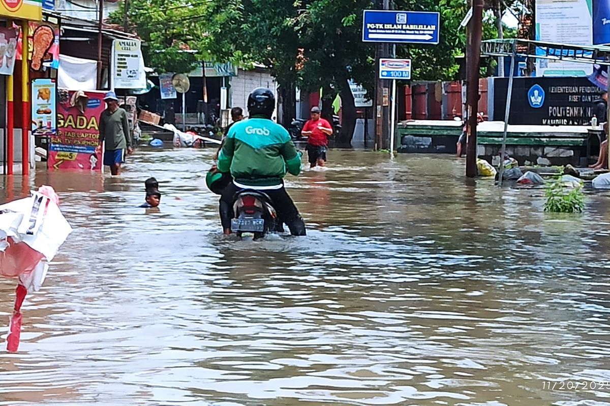 Bebek Vs Matik: Siapa Paling Tangguh Terjang Banjir?