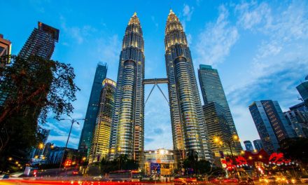 Antara Dua Negara: Ambisi Fitra Etika Menjadi Warga Malaysia