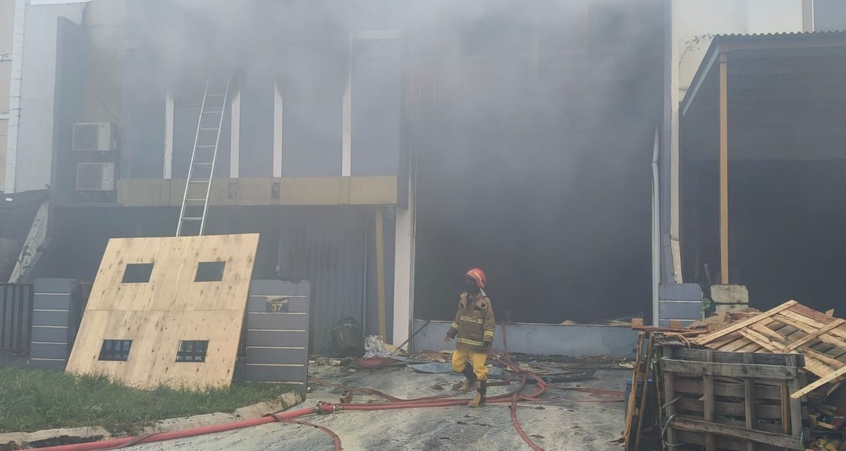 Gudang Kimia Tangsel Di Amuk Jago Merah, Ini Biang Keroknya!