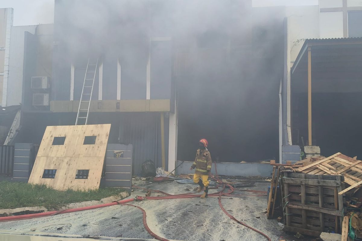 Gudang Kimia Tangsel Di Amuk Jago Merah, Ini Biang Keroknya!