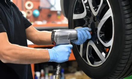 Sayangi Nyawa! Trik Mudah Rawat Ban Biar Gak Oleng Di Jalan