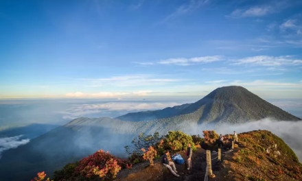 Deretan Atap Tertinggi Indonesia Yang Wajib Di Daki