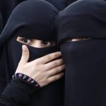 Larangan Cadar Saat Umroh: Ini Alasan Dan Aturan Fikihnya
