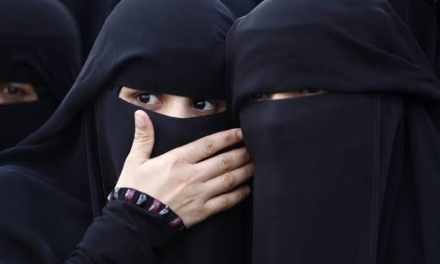 Larangan Cadar Saat Umroh: Ini Alasan Dan Aturan Fikihnya