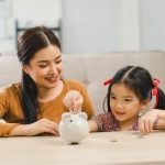 Trik Gampang Ajarkan Anak Melek Keuangan Sejak Dini