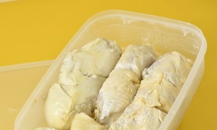 4 Cara Tepat Mencairkan Durian Beku
